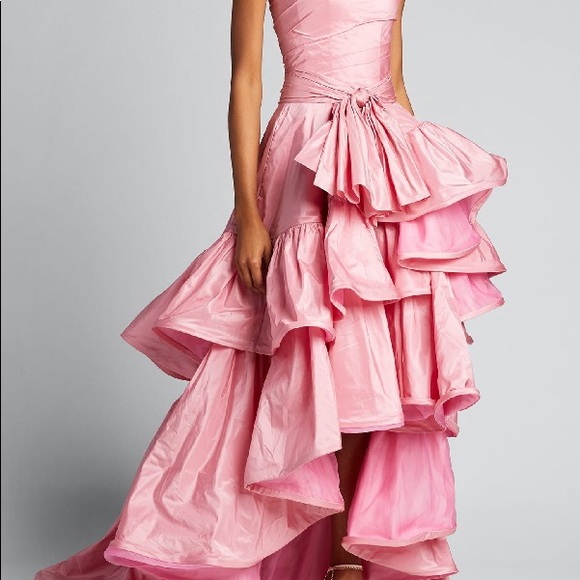 OSCAR DE LA RENTA GOWN. - Picture 4 of 8